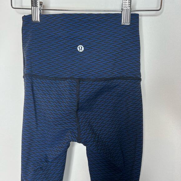 Lululemon Wunder Under Crop Black & Blue Pattern - Picture 5 of 6